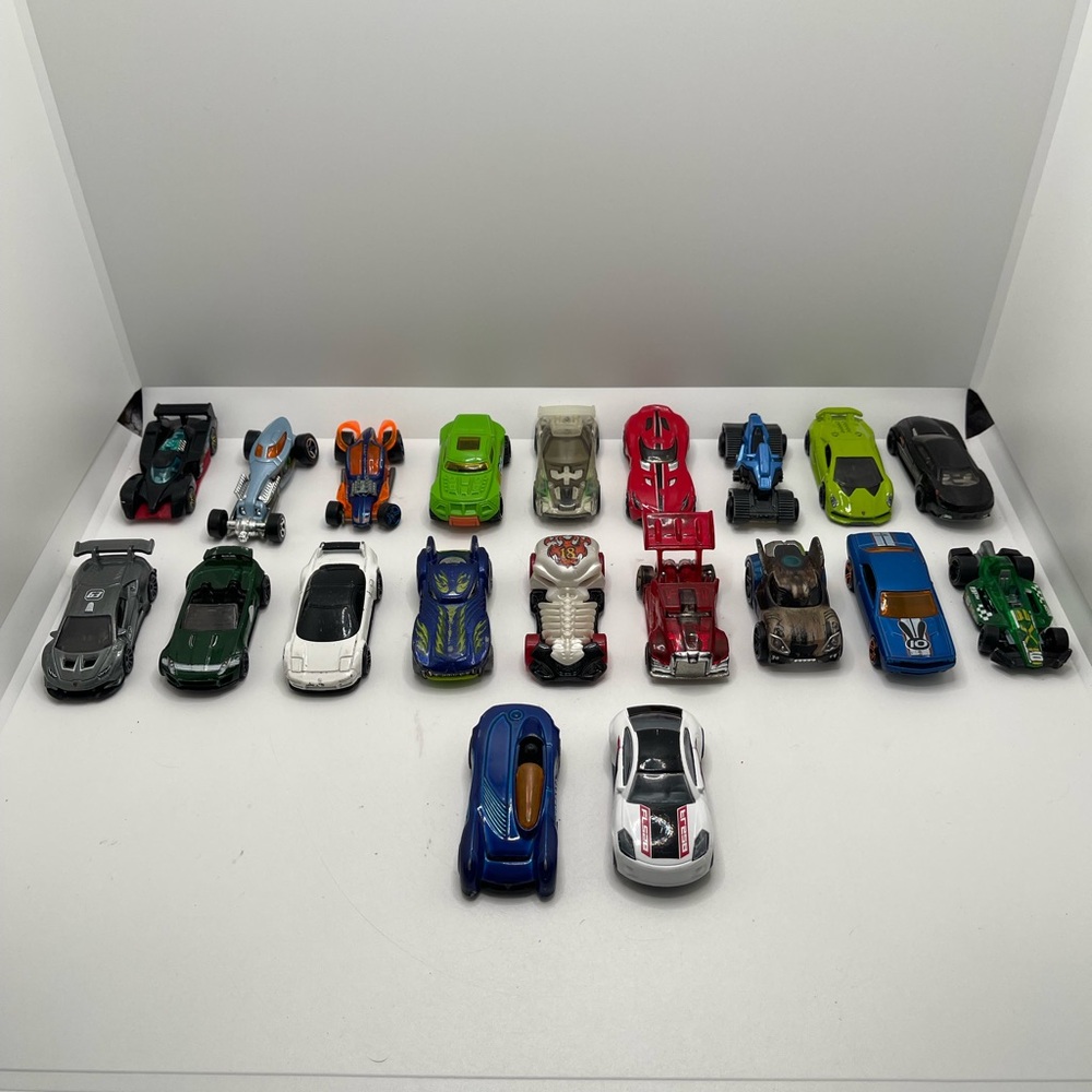 Hot Wheels Lot of 20 Diecast Different Cars